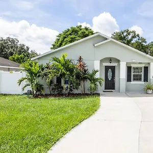 Modern Luxury Located In Tampa! Holiday home Tampa